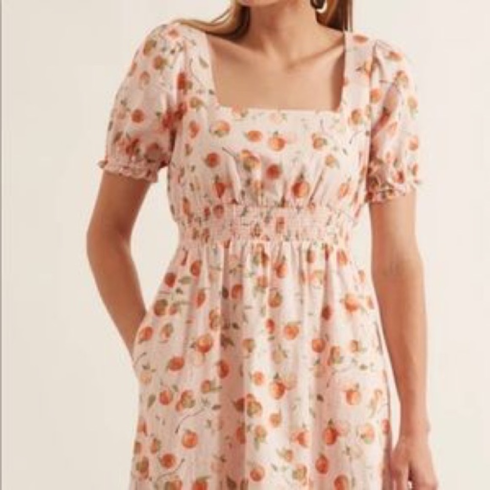 LOOKING FOR CLEMENTINE Gal Meets Glam